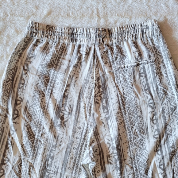 Like New Petite Style Me Lounge Off White Pants Gray Geo Pattern Size XL Petite - Picture 9 of 9